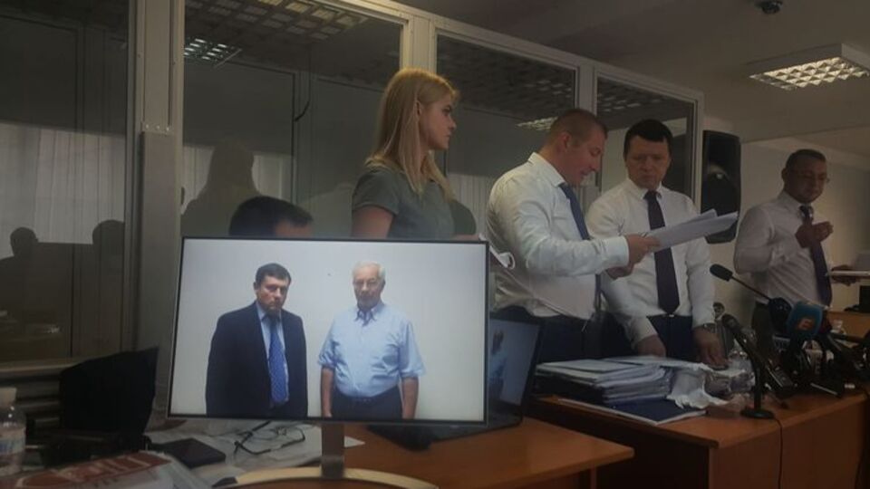 Адвокаты пытались добиться выступления Азарова на заседании