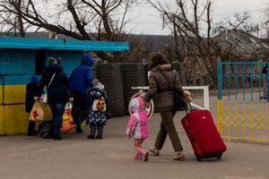 Пункт пропуска в Станице Луганской пересекают до 10 тыс. человек ежедневно