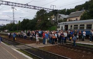 Пасажири вимагали забезпечити їх необхідною кількістю вагонів