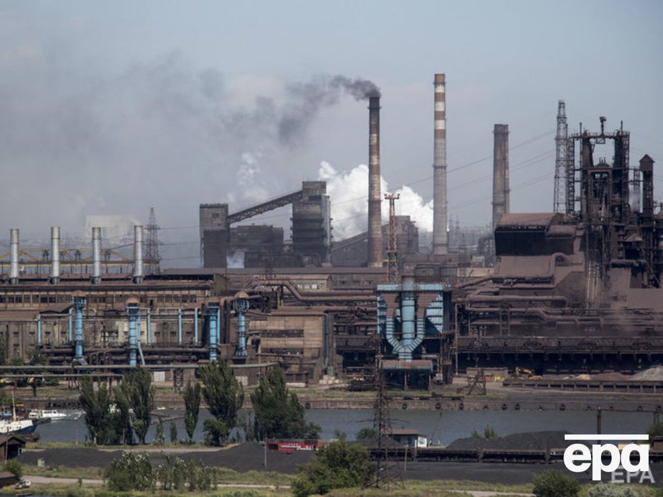 В Мариуполе расположено крупное металлургическое предприятие "Азовсталь"
