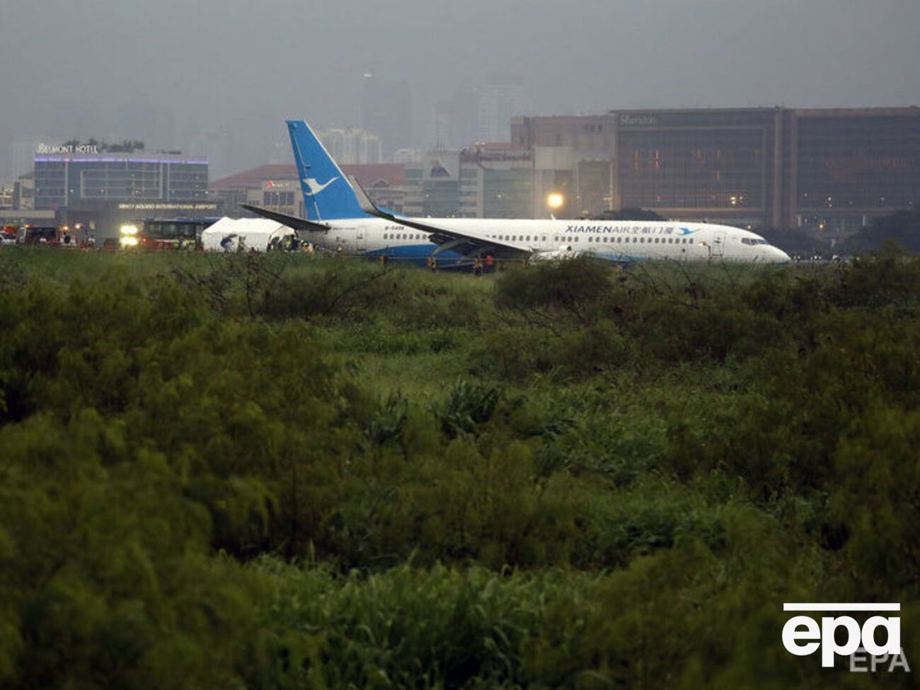 Літак виїхав за злітно-посадкову смугу