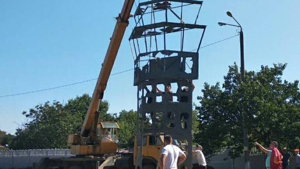 Памятник устанавливают в парке Славы