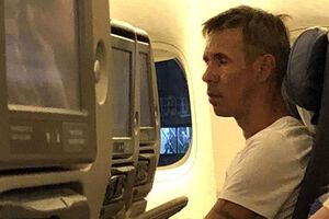 Панін улаштував дебош у літаку