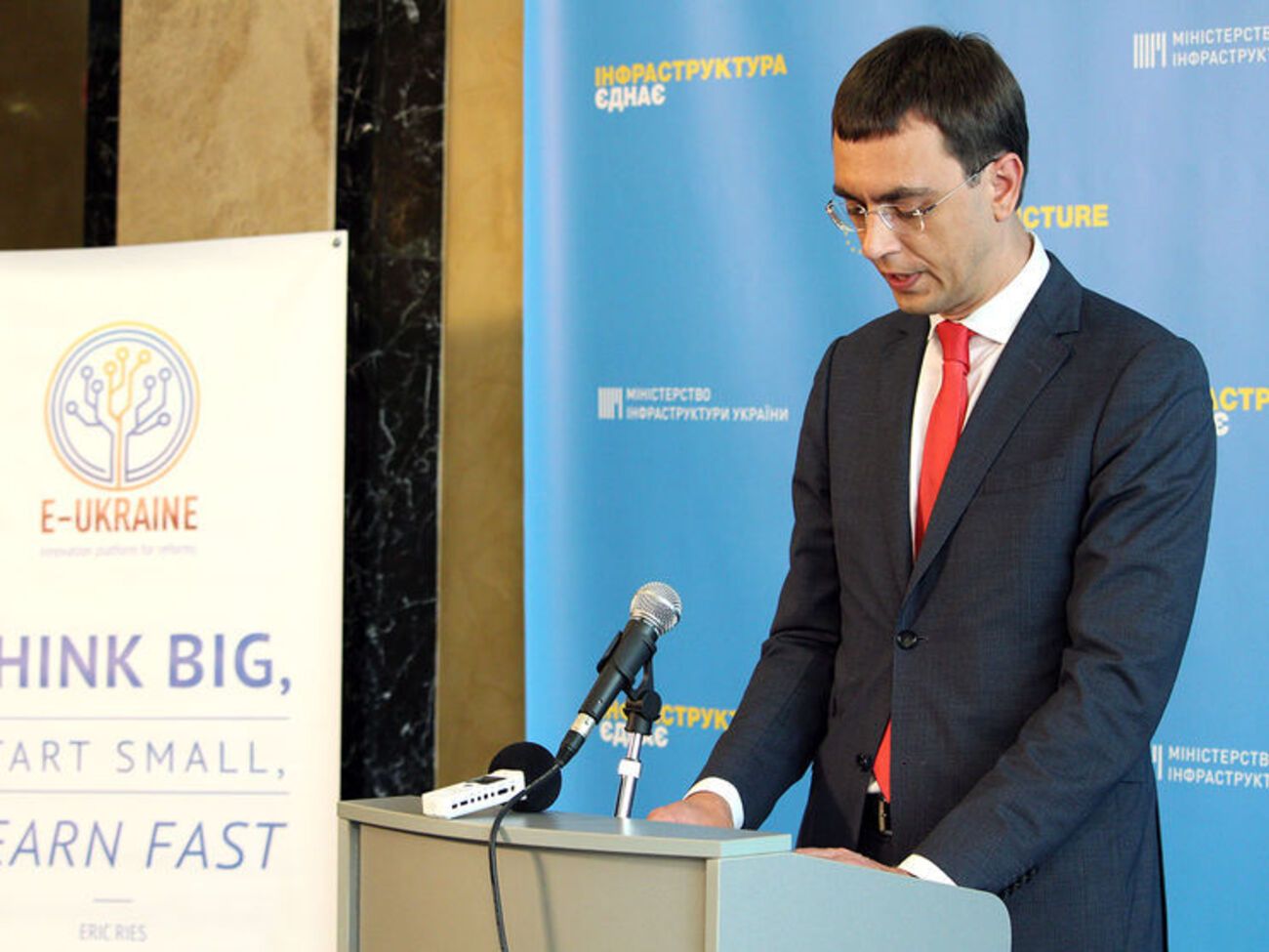 Омелян отметил, что&nbsp;в 2016&ndash;2017 годах из-за кибератак предприятия транспортной отрасли понесли значительные материальные и репутационные убытки