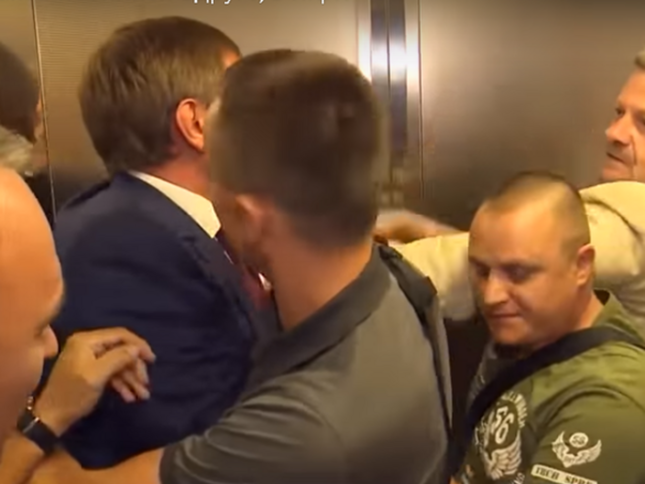 Нардепи продовжили з'ясовування стосунків у ліфті