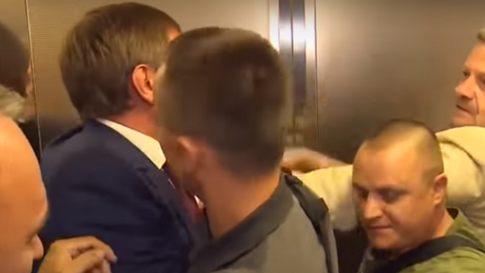 Нардепи продовжили з'ясовування стосунків у ліфті