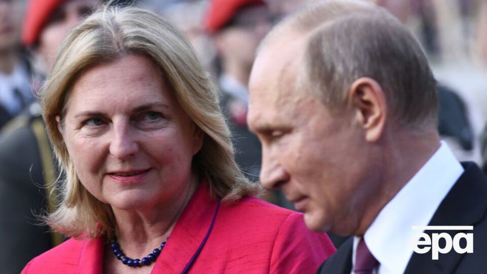 По данным СМИ, Путин везет для Кнайсль казачий ансамбль