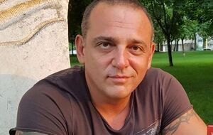 Госкомтелерадио, не снявшее ни одного приличного фильма, – убогая тусовка никому неизвестных чертей. В декларации свои загляните, книгоборцы!