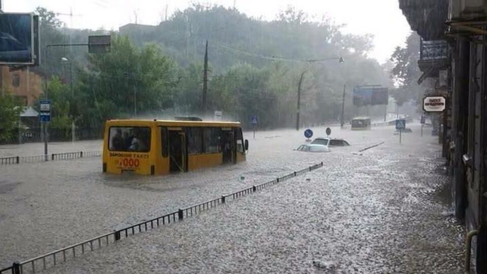 Некоторые улицы во Львове практически не проездные