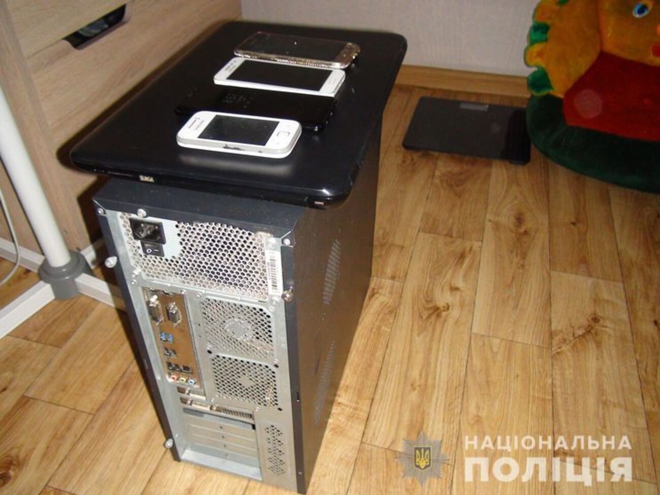 У будинку організатора правоохоронці вилучили спеціальні пристрої та комп'ютерну техніку