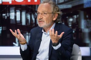 Шустер: Кеннеді сказав: "Не просіть у країни, а зробіть щось для країни". От скажіть, чи є сьогодні в Україні політик, який так може сказати народу?