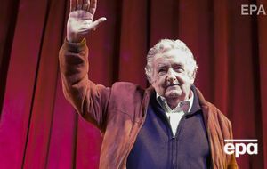 Мухика в августе сложил полномочия сенатора