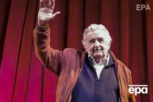 Мухика в августе сложил полномочия сенатора