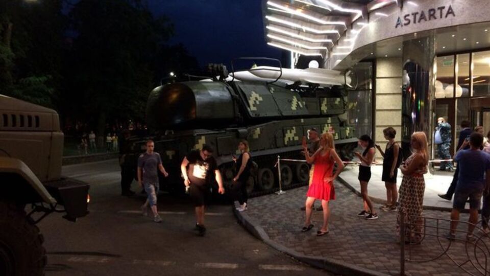 Установка повредила фасад здания