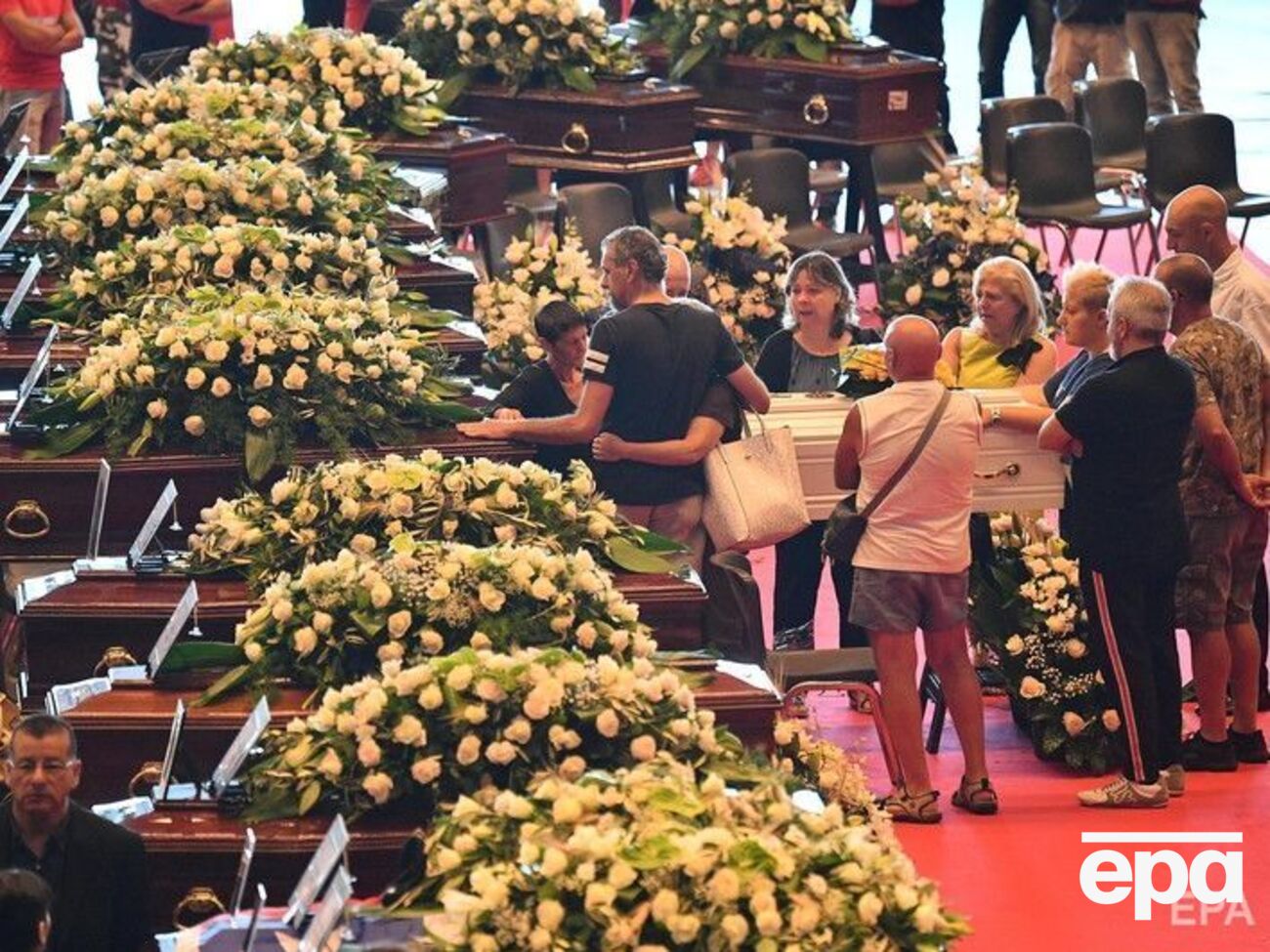 В Италии похоронили жертв аварии в Генуе