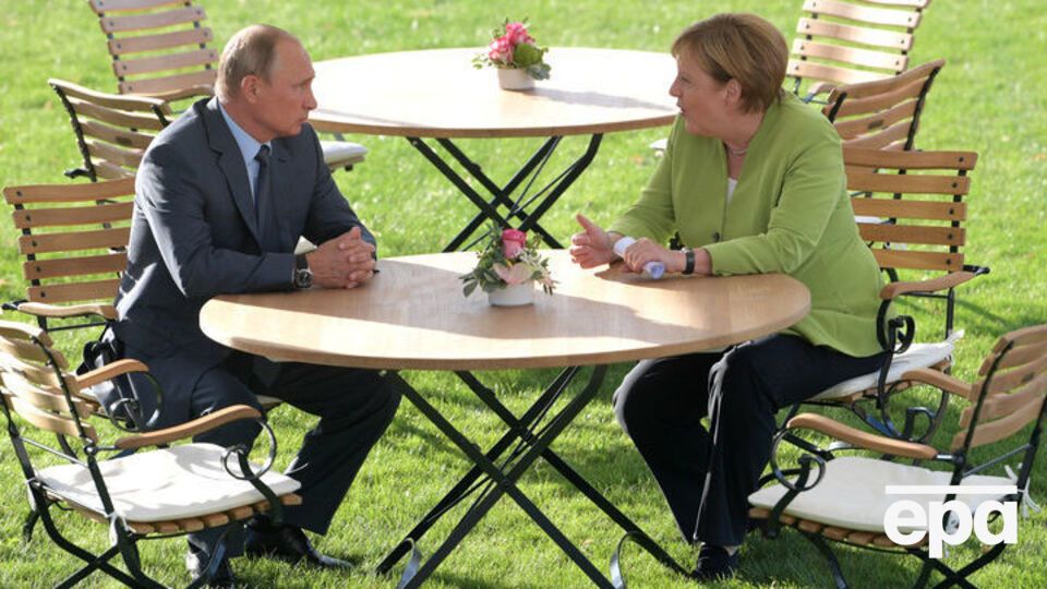 Путин и Меркель провели переговоры в резиденции немецкого правительства