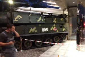 Установка "Бук" повредила фасад здания