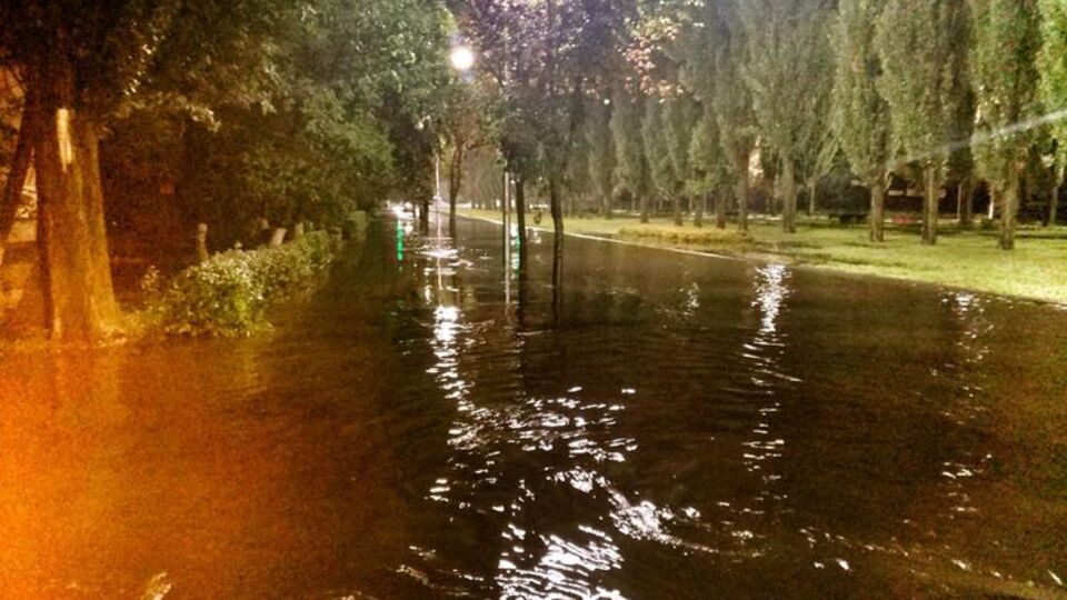 Частину Києва затопило через зливу