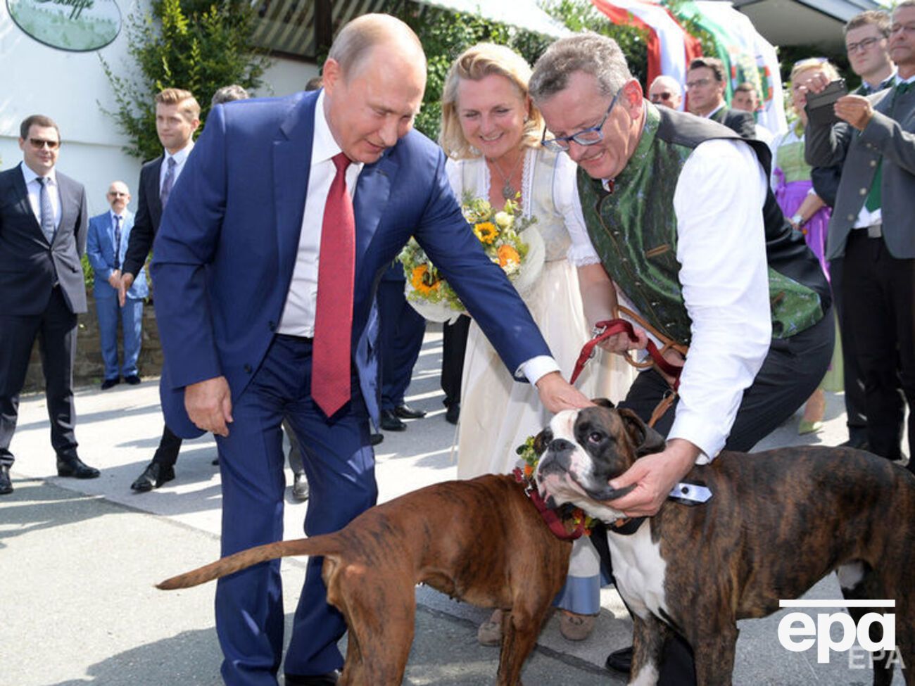 Путин пожелал счастья молодым