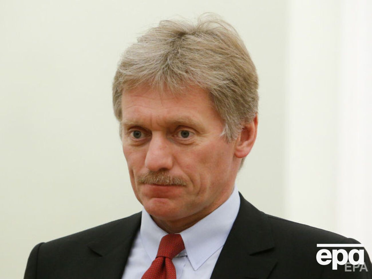 По словам Пескова (на фото),&nbsp;Путин и Меркель "сошлись в том, что абсолютно неправильно каким-то образом политизировать этот проект"