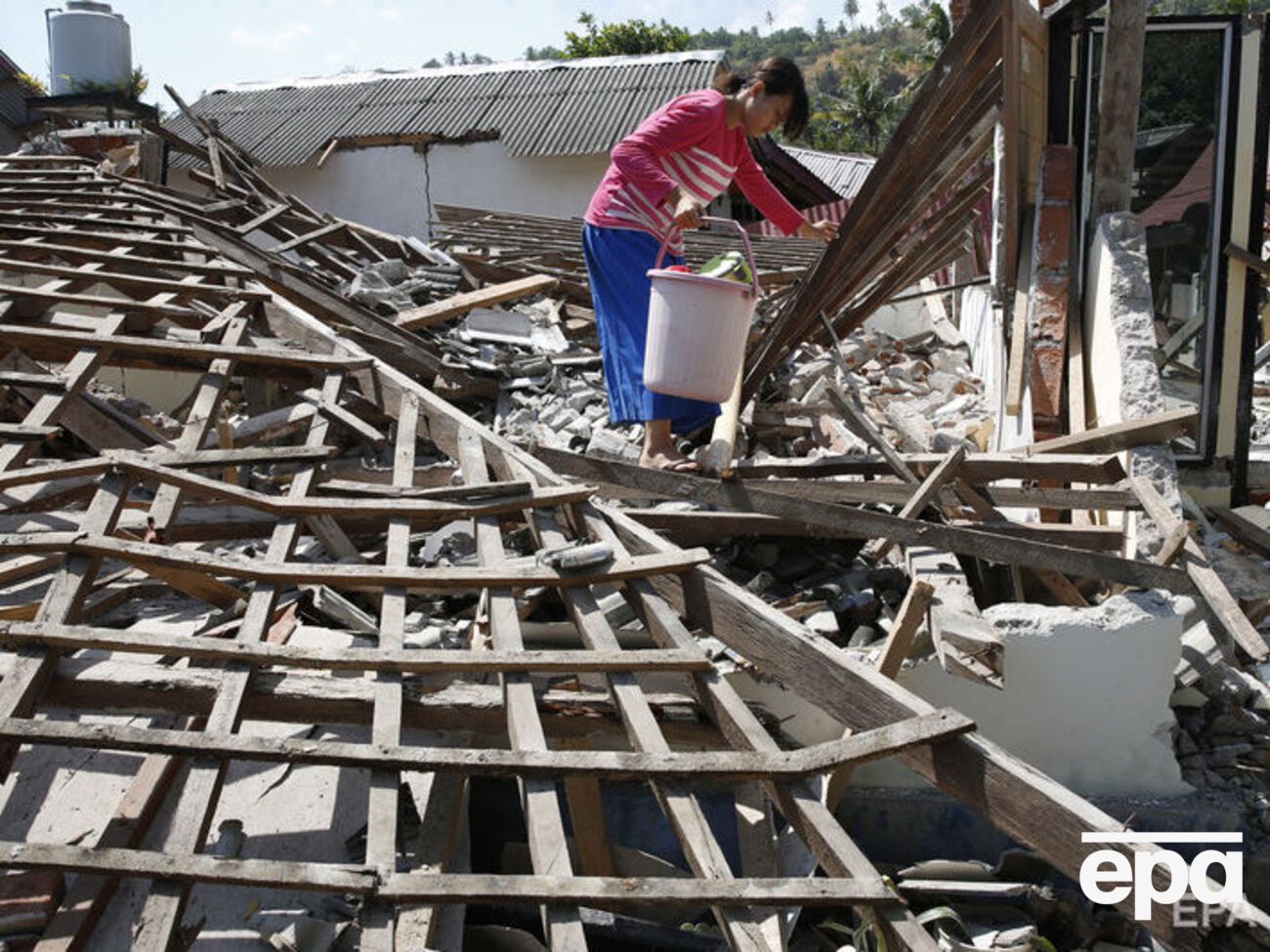 В начале августа на острове Ломбок в результате землетрясения погибли сотни людей