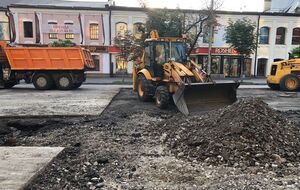 "Киевавтодор" восстанавливает дорожное покрытие на улице Антоновича