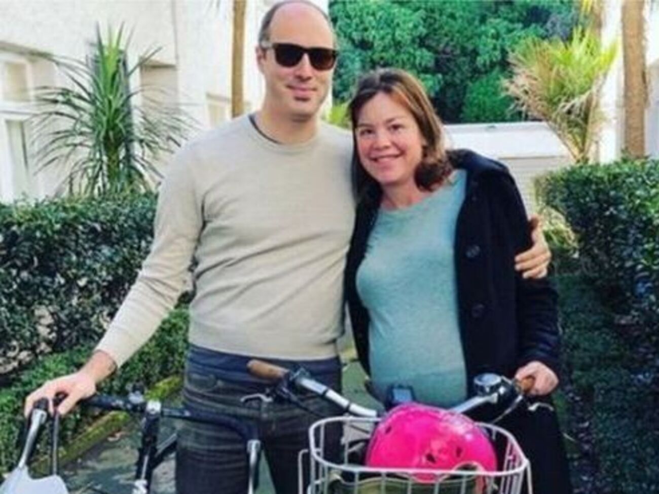 По словам Джентер, она и ее партнер отправились в больницу на велосипедах, так как в машине не хватило места