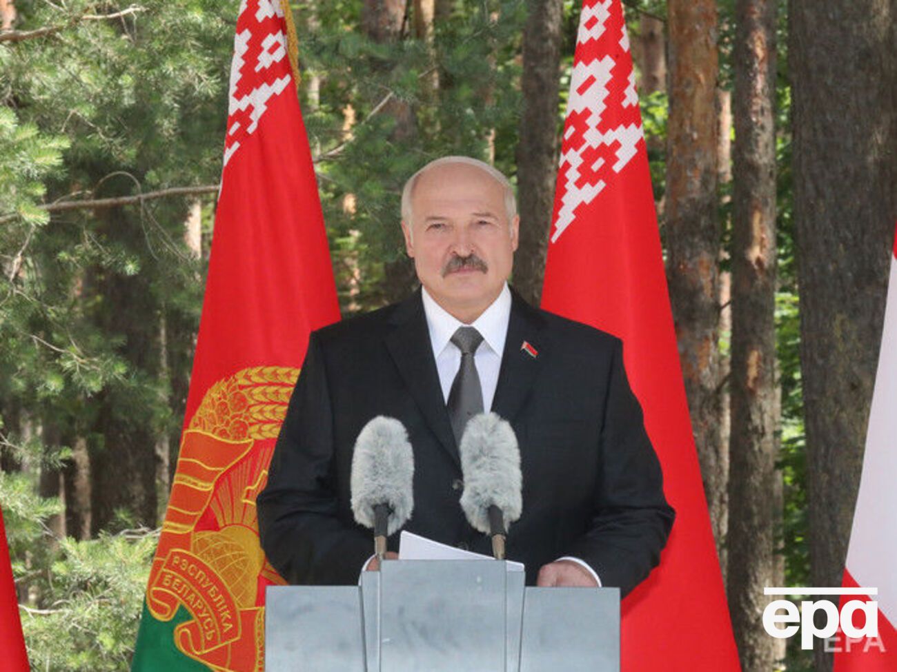 Лукашенко&nbsp;&ndash; чиновнику:&nbsp;Меня "похоронили" сутки назад, и тебя могут "похоронить"