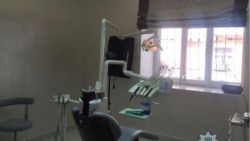 По предварительным данным, причиной смерти женщины в стоматологическом кресле могла стать реакция на анестезию