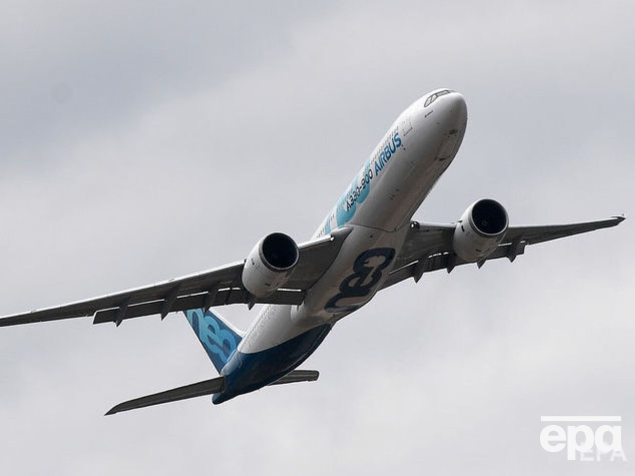 Інцидент стався з літаком Airbus A330, на якому російські туристи летіли до Москви з Анталії