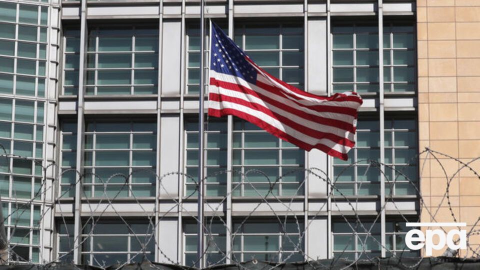 По сведениям The Guardian, американские спецслужбы 10 лет не замечали, что в московском посольстве работает агент ФСБ