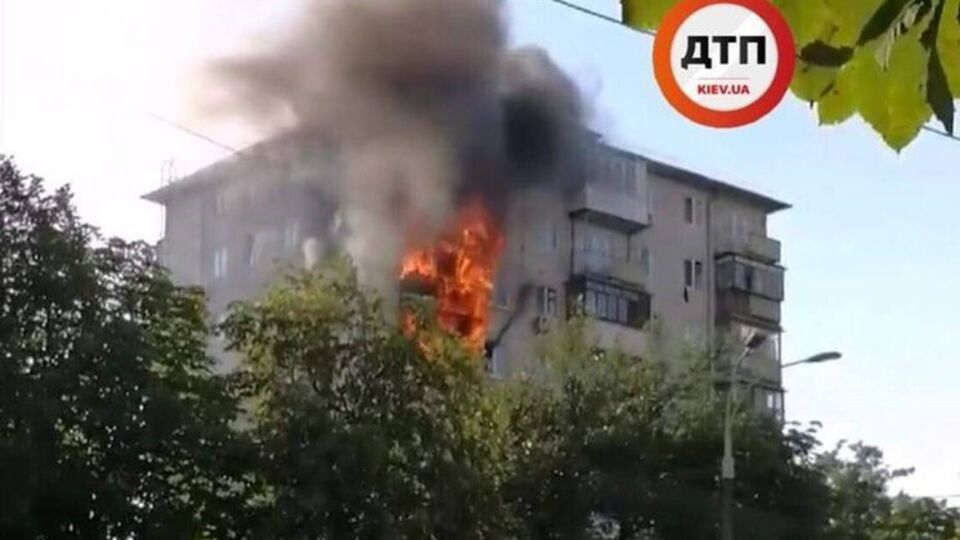 Рятувальники протягом двох годин гасили пожежу