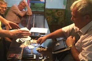 Затримані чиновники хотіли передати за хабар право оренди 4,5 га землі