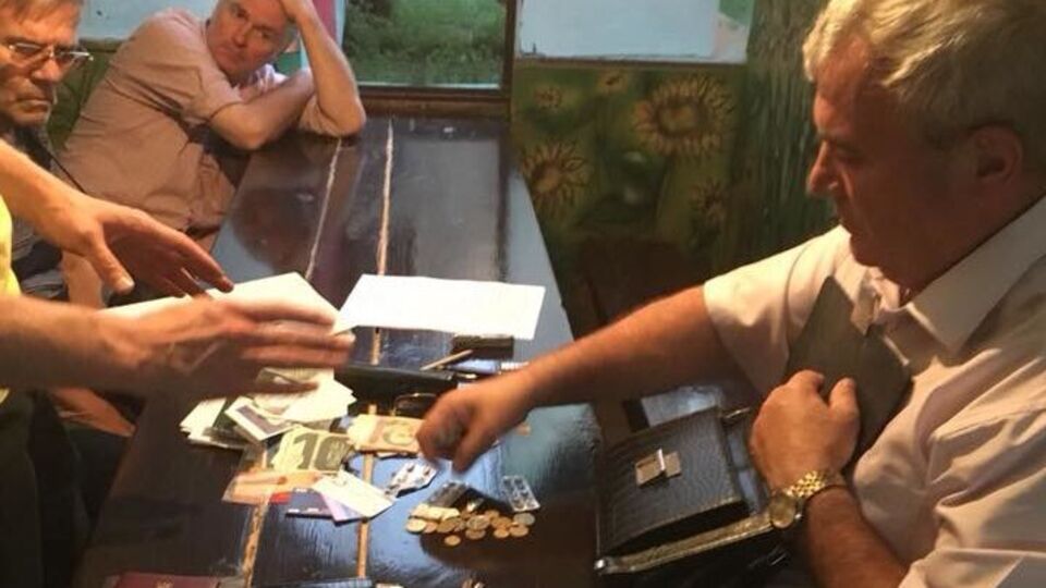 Задержанные чиновники хотели передать за взятку право аренды 4,5 га земли