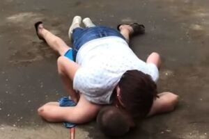Женщина удерживала вора до приезда полиции