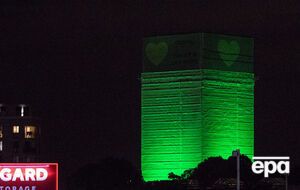 Родственники погибших и выжившие при пожаре настаивают на сносе Grenfell Tower