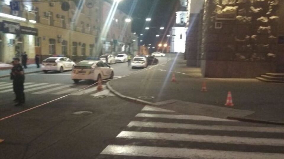 Правоохранители открыли уголовное производство по ч. 2 ст. 115 (умышленное убийство) и ст. 348 (посягательство на жизнь сотрудника правоохранительного органа) Уголовного кодекса