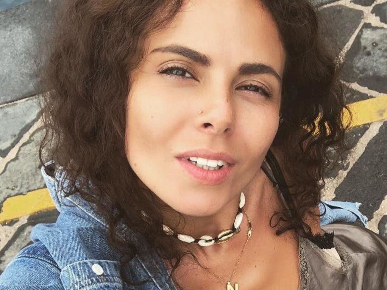 Каменських показала оголені ноги