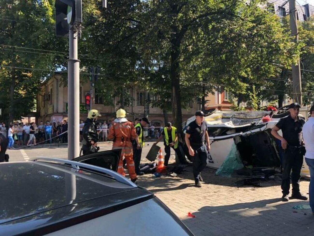 Унаслідок ДТП шістьох людей госпіталізували із травмами різного ступеня тяжкості