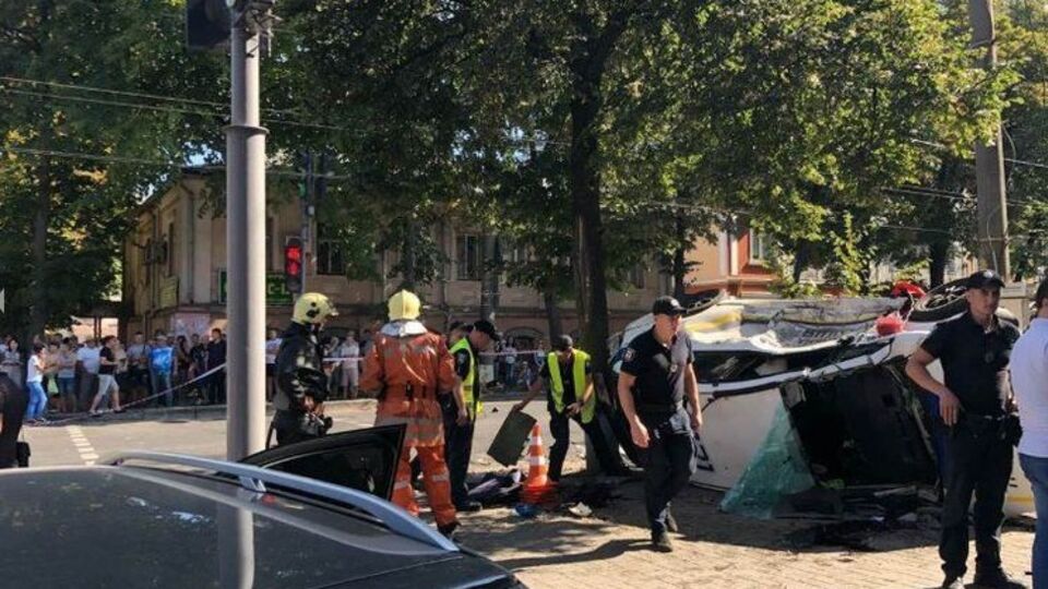 Унаслідок ДТП шістьох людей госпіталізували із травмами різного ступеня тяжкості