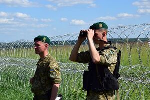 К проверке на границе будут привлекать кинологов со служебными собаками
