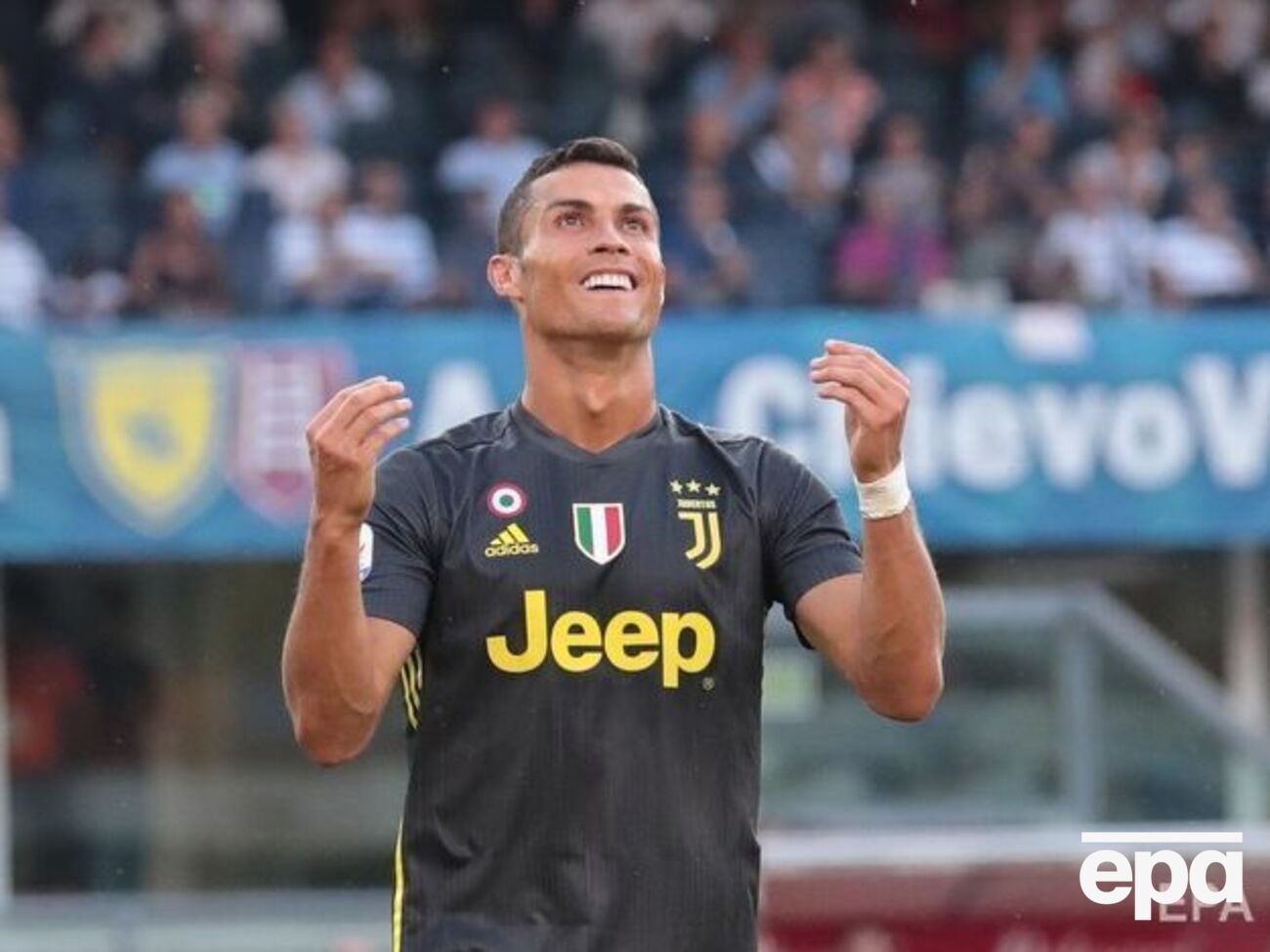 Роналду заключил с "Ювентусом" контракт на четыре года