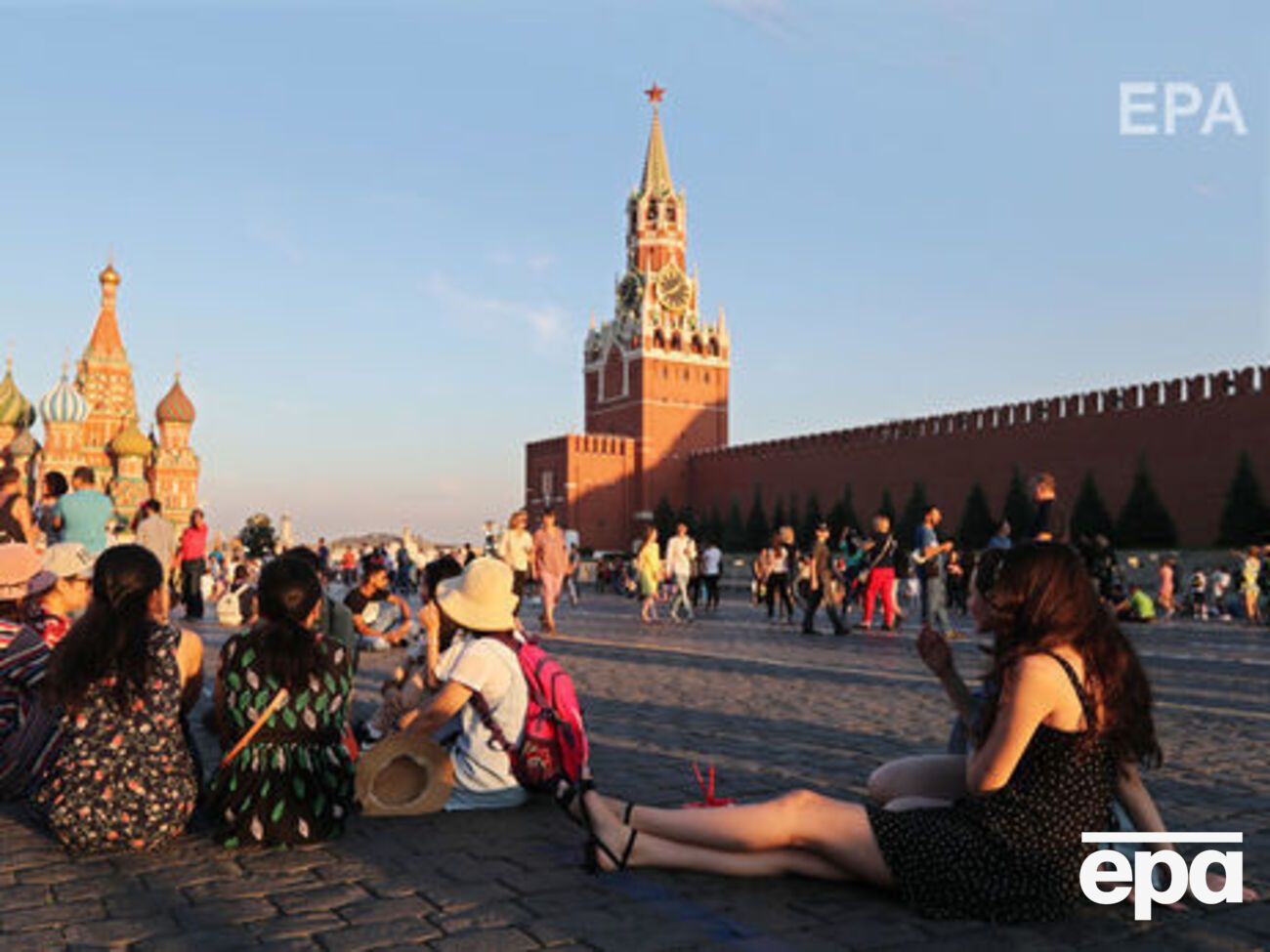 В опросе приняли участие 2 тыс. человек в возрасте от 18 лет