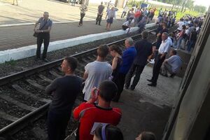 Через перекриття шляхів два потяги запізнилися на 30 хвилин
