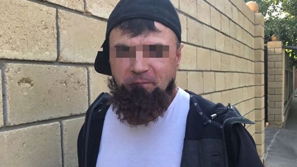 Чоловік привернув увагу поліцейських "бородою", яка відклеїлася