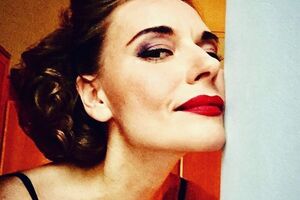 Толкаліна: Ах! Ангели поспіхом шепочуть мені на вухо... Командують: "Хапаймо за хвіст цей день!"