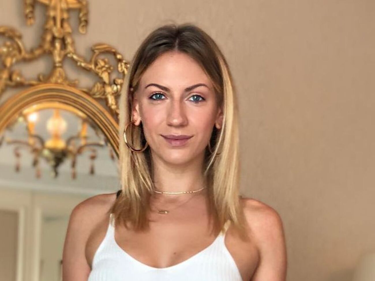 Нікітюк показала напівоголене тіло