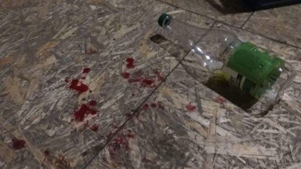 19 августа неизвестные в балаклавах напали на участников арт-платформы "ТЮ!" в Мариуполе