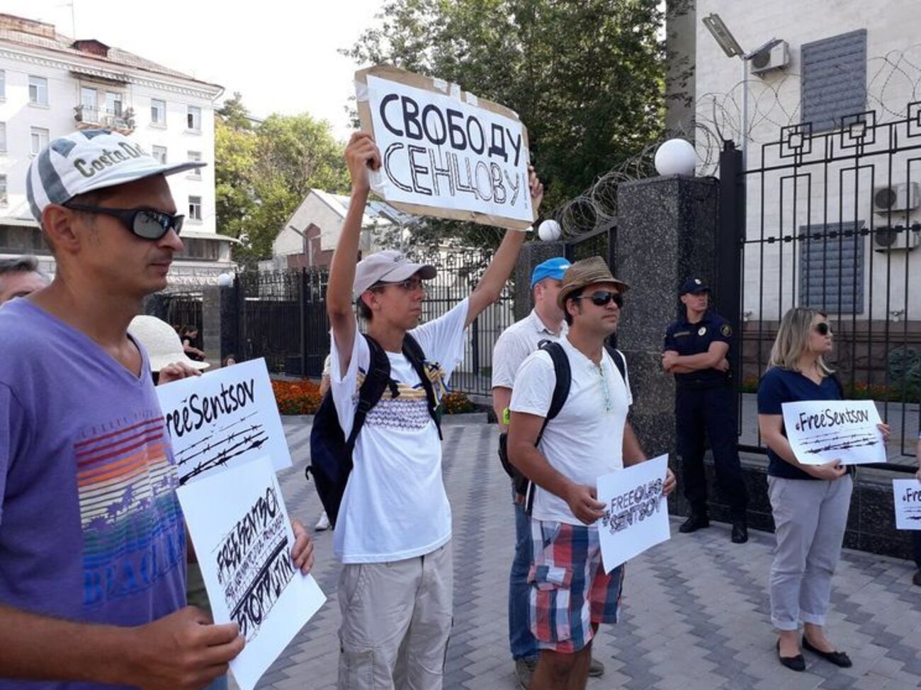 В Киеве требовали освободить Сенцова