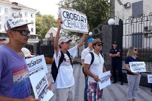 В Киеве требовали освободить Сенцова